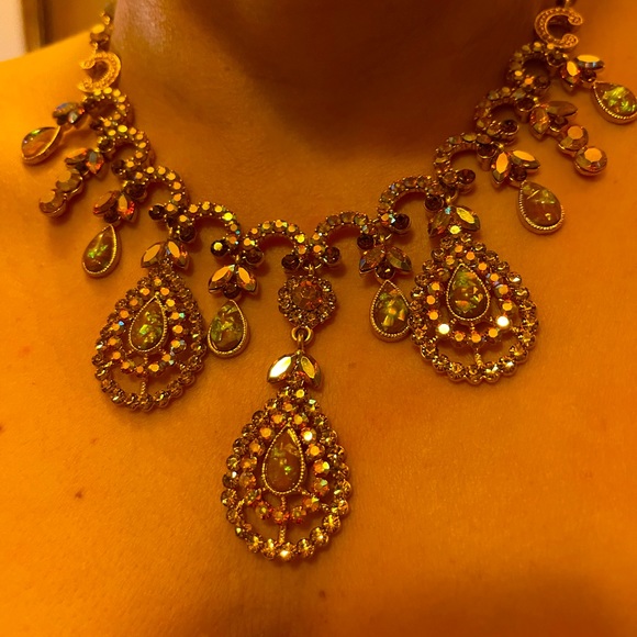 Gold studded necklace/earrings jewelry set - Picture 9 of 11